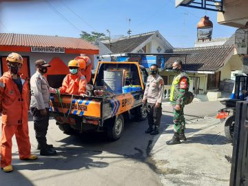 Penyemprotan Cairan Disinfektan di Wilayah Ambarawa