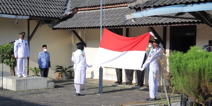 Upacara Peringatan HUT RI ke-76 di Kecamatan Ambarawa