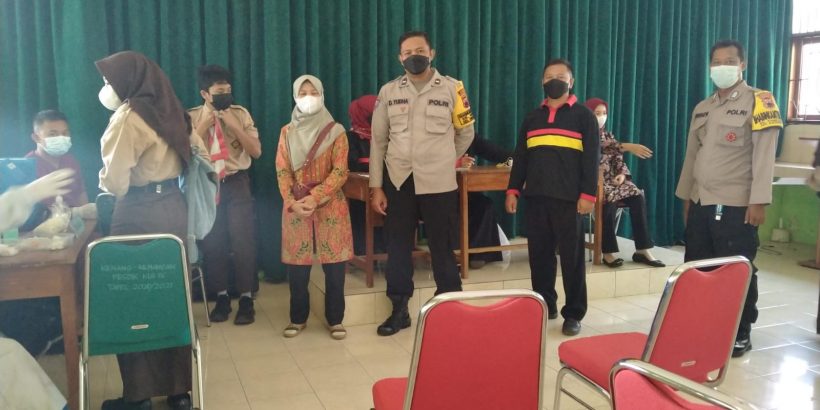 Pemantauan Pelaksanaan Vaksinasi Covid-19 Dosis 1 di SMP Negeri 5 Ambarawa