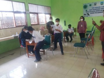 Pemantauan Pelaksanaan Vaksinasi Covid-19 di SMP Negeri 5 Ambarawa