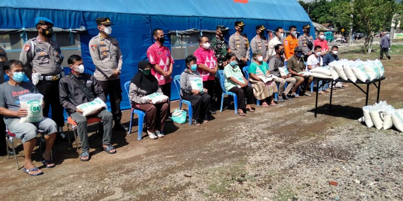 Penyerahan Bantuan ke Warga Terdampak Gempa di Wilayah Ambarawa dan Sekitarnya