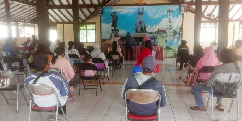 Penyaluran Bantuan Sosial Tunai (BST) Jaring Pengaman Sosial (JPS) bagi Masyarakat Terdampak Pandemi Covid-19 di Jawa Tengah