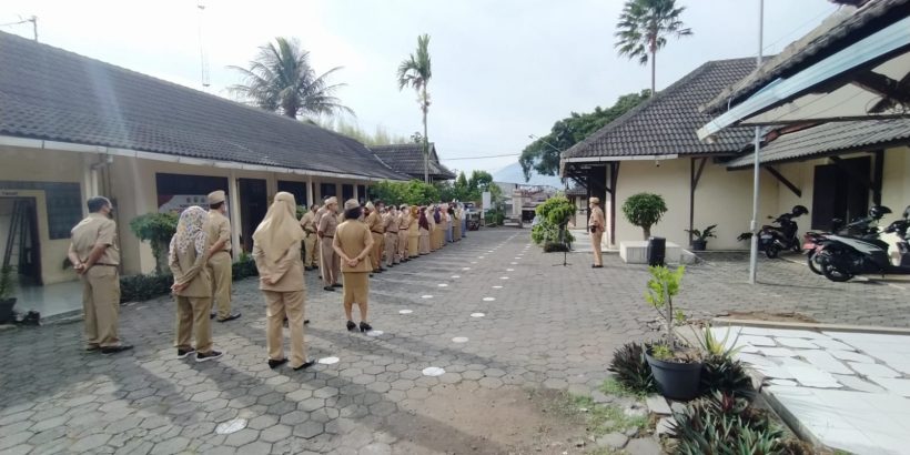 Pelaksanaan Apel Pagi Seluruh Aparatur Sipil Negara (ASN) di Lingkungan Pemerintah Kecamatan Ambarawa