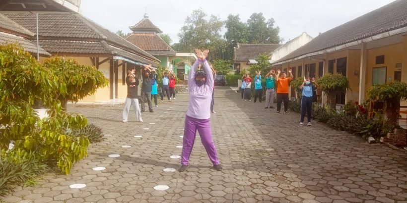 Pelaksanaan Kegiatan Senam Kesegaran Jasmani (SKJ) di Lingkungan Pemerintah Kecamatan Ambarawa