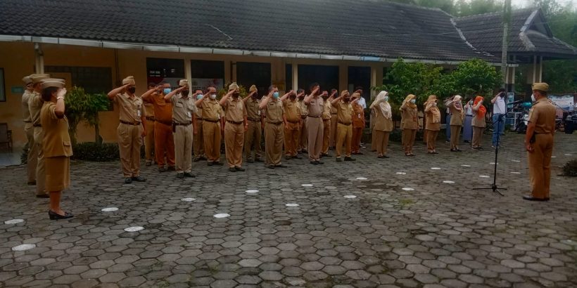 Pelaksanaan Apel Pagi Seluruh Aparatur Sipil Negara (ASN) di Lingkungan Pemerintah Kecamatan Ambarawa