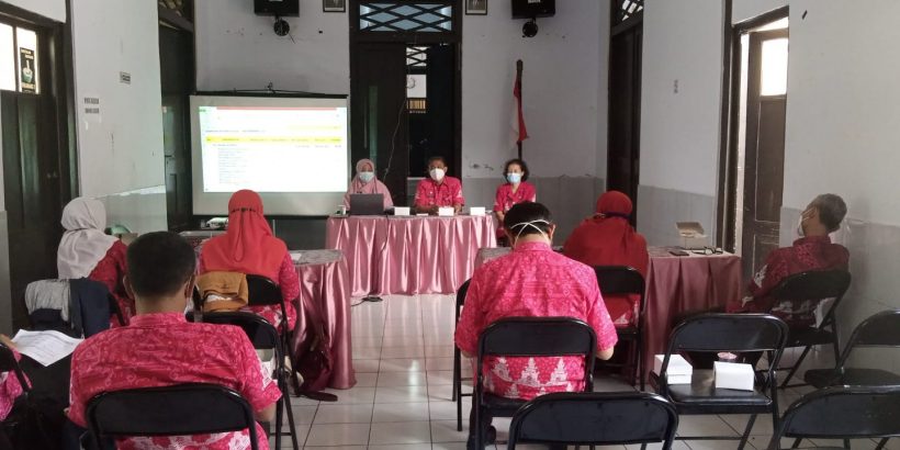 Rapat Pengendalian Operasional Kegiatan (POK) di Lingkungan Pemerintah Kecamatan Ambarawa