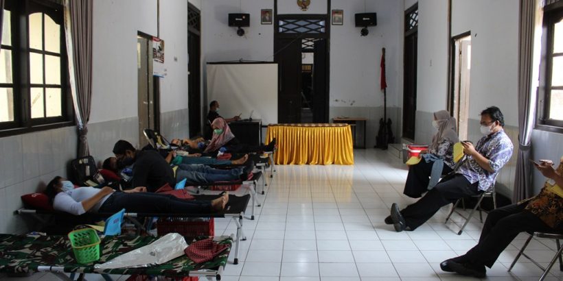 Pelaksanaan Kegiatan Donor Darah di Pendopo Kantor Kecamatan Ambarawa