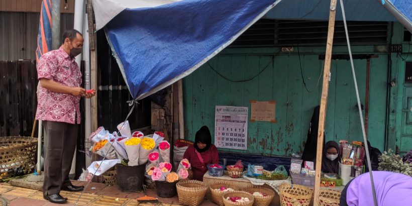 Pemberian Peringatan kepada Pedagang Kaki Lima (PKL) yang Melanggar Aturan di Wilayah Kecamatan Ambarawa