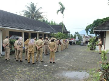 Pelaksanaan Apel Pagi Seluruh Aparatur Sipil Negara (ASN) di Lingkungan Pemerintah Kecamatan Ambarawa