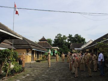 Pelaksanaan Apel Pagi Seluruh Aparatur Sipil Negara (ASN) di Lingkungan Pemerintah Kecamatan Ambarawa