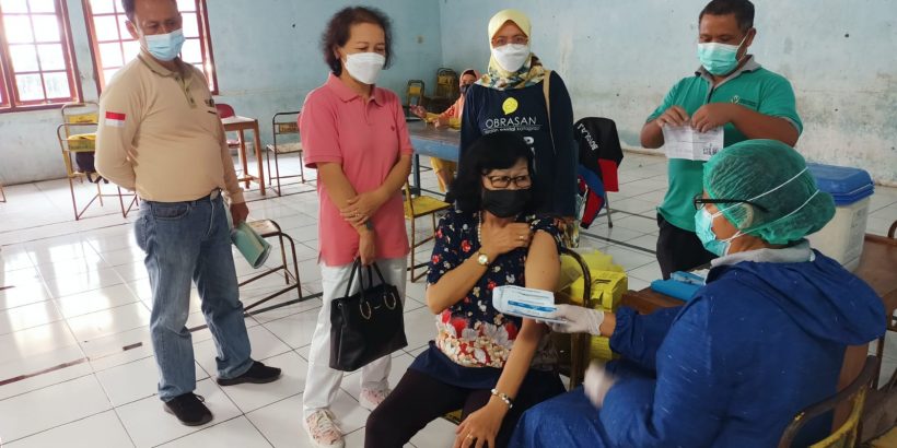 Monitoring Pelaksanaan Vaksinasi Dosis Ketiga (Booster) untuk Masyarakat Kabupaten Semarang di Aula Kantor Kelurahan Tambakboyo Kecamatan Ambarawa