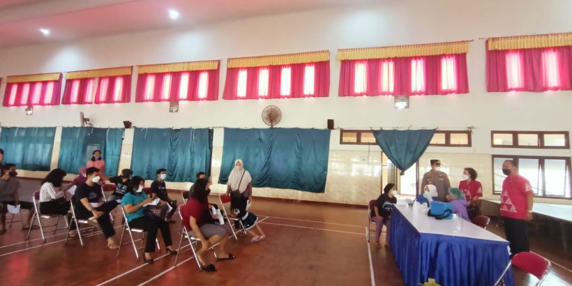 Monitoring Pelaksanaan Vaksinasi Dosis Ketiga (Booster) untuk Masyarakat Kabupaten Semarang di Gedung Gotong Royong Ambarawa