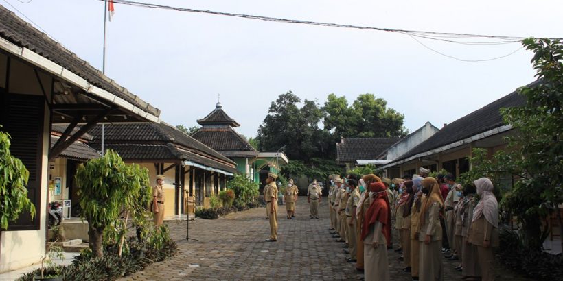 Pelaksanaan Apel Pagi Seluruh Aparatur Sipil Negara (ASN) di Lingkungan Pemerintah Kecamatan Ambarawa