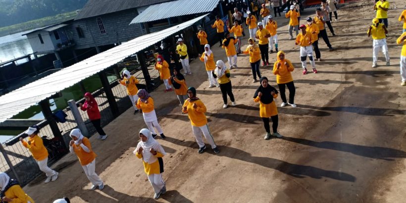 Pelaksanaan Senam Tera di Jembatan Biru Sumurup Rawa Pening