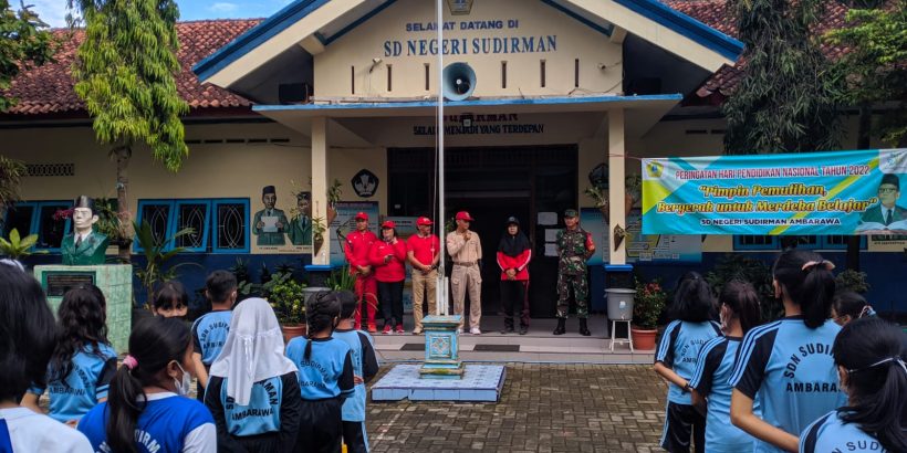 Bakti Sosial untuk Bersih-bersih Lingkungan Sekitar SD Negeri Sudirman Ambarawa