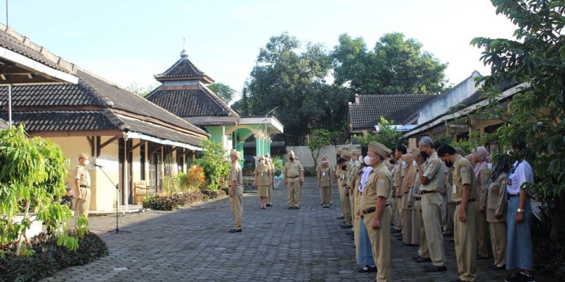 Pelaksanaan Apel Pagi Aparatur Sipil Negara (ASN) di Lingkungan Pemerintah Kecamatan Ambarawa Kabupaten Semarang