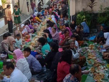 Merti Dusun Lingkungan Kaliputih Kelurahan Panjang