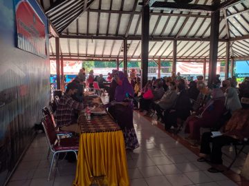 Penyaluran BLT BBM 2022 di Pendopo Kantor Kecamatan Ambarawa Hari Pertama